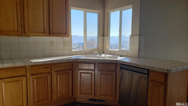 Foto del edificio - 1034 University Ridge Dr