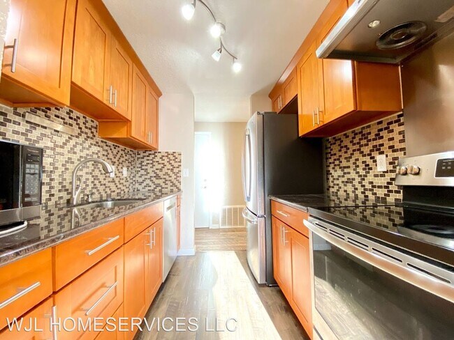 Building Photo - 2 br, 2 bath House - 12540 SE 32nd St #35