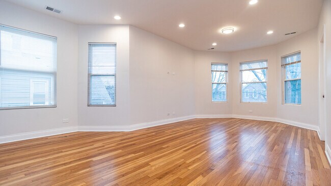 Foto del edificio - 1736 W Summerdale Ave