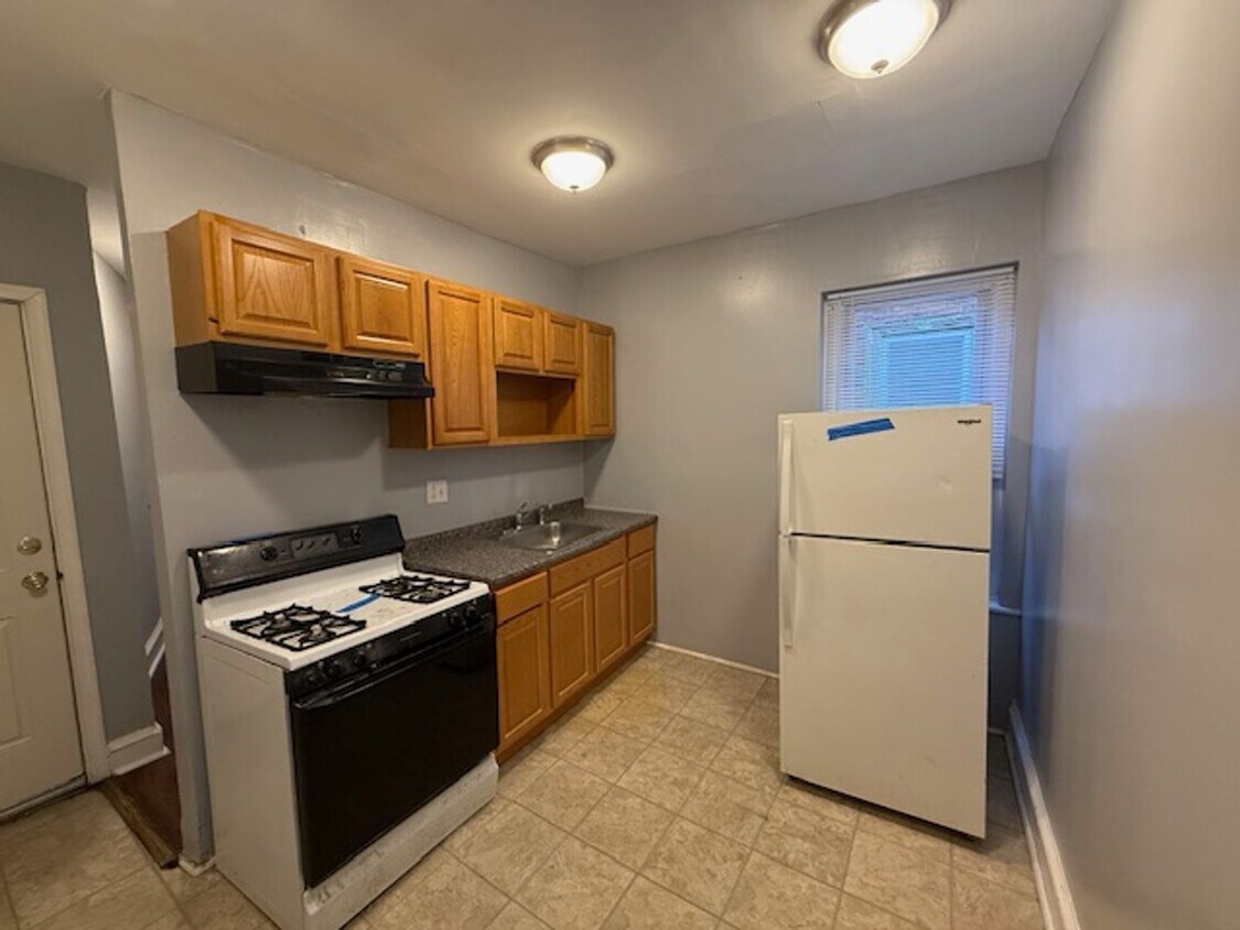 Photo - 4320 Wyalusing Unit 2 – 2 Bedroom, 1 Bathroom in East Parkside