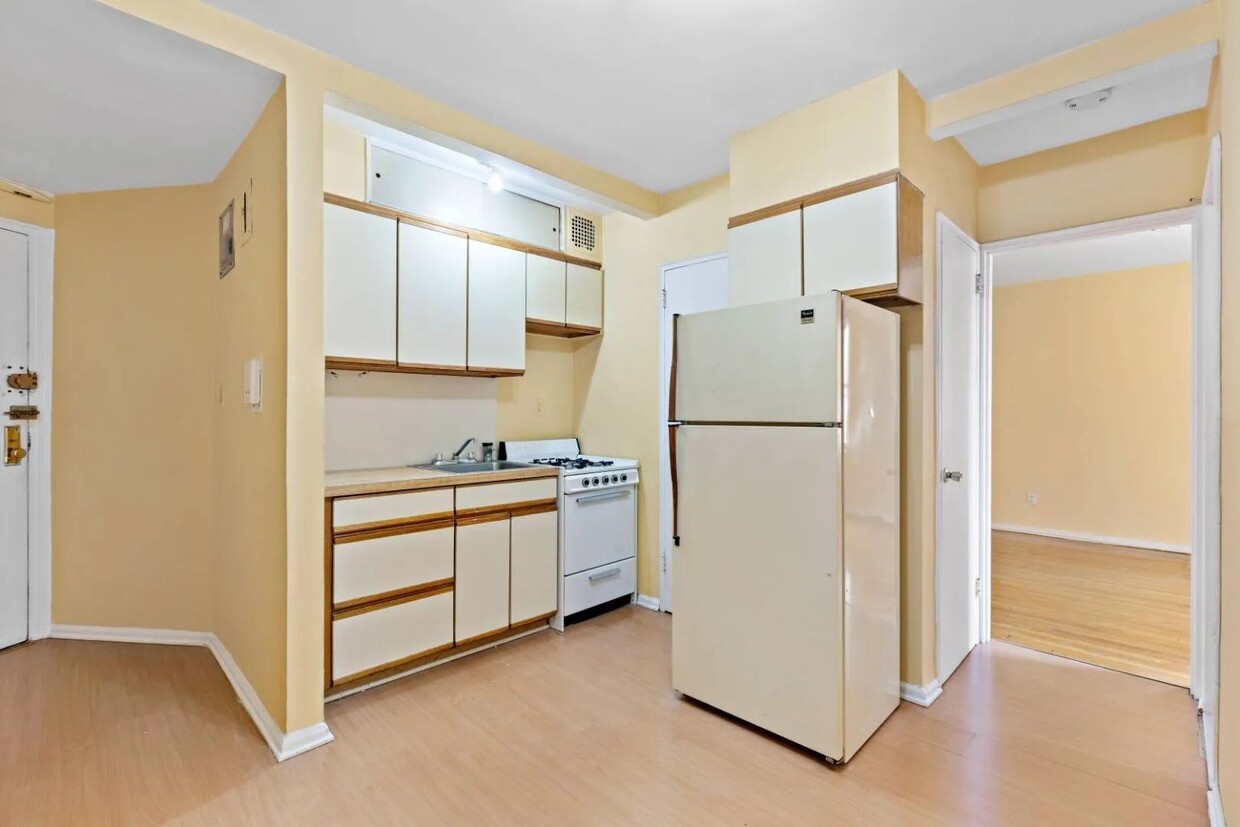 Primary Photo - Spacious 1 Bedroom 1 Bathroom