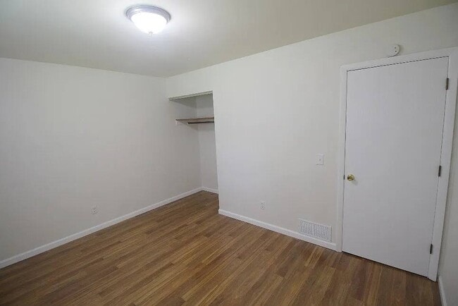 Building Photo - 904 N Duchesne Dr