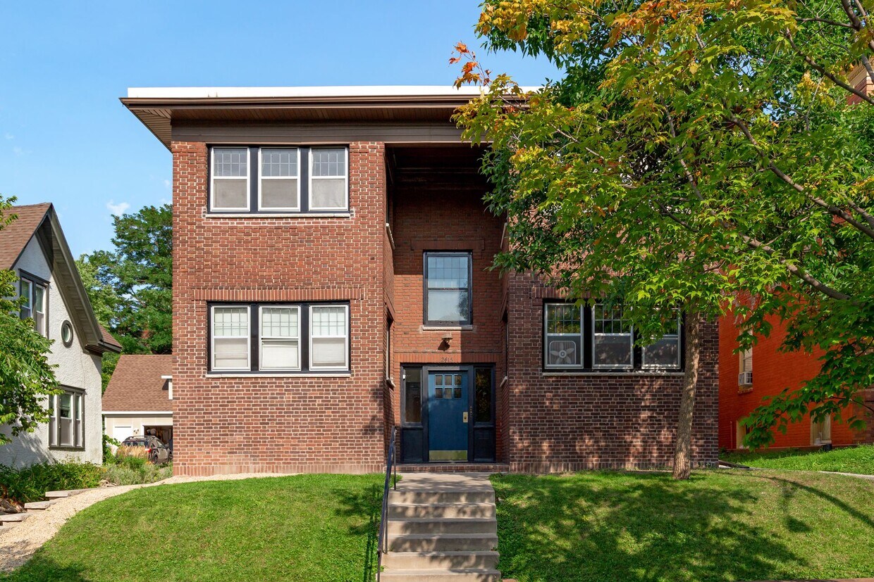 Foto principal - 2415 Harriet Ave.