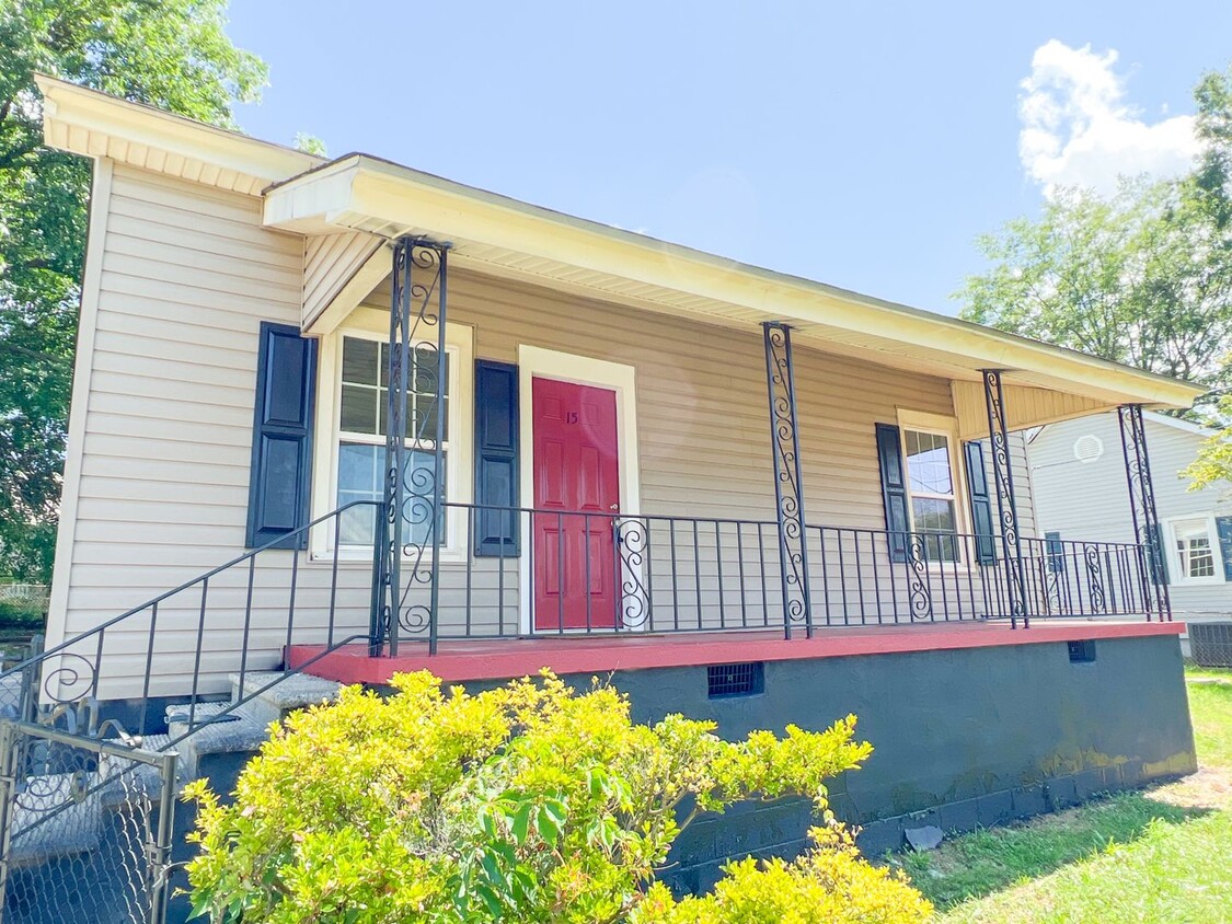 Primary Photo - Large Fully Renovated Downtown Greer Home ...