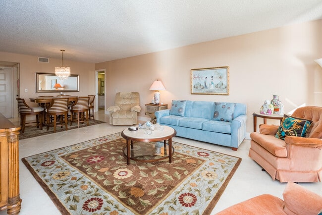 Building Photo - 5188 Woodland Lakes Dr