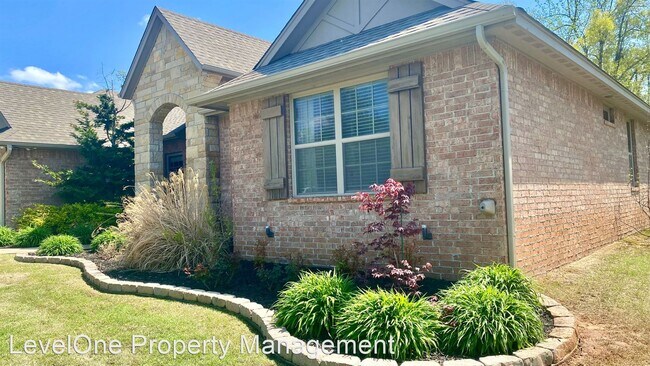 Building Photo - 4 br, 3 bath House - 15312 SE 58th Street