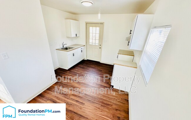 Building Photo - 4450 Sunny View Dr