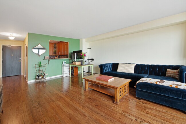 Foto del edificio - 3100 N Lake Shore Dr