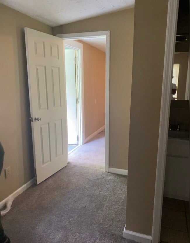 Foto del edificio - 4910 Sunnybrook Dr