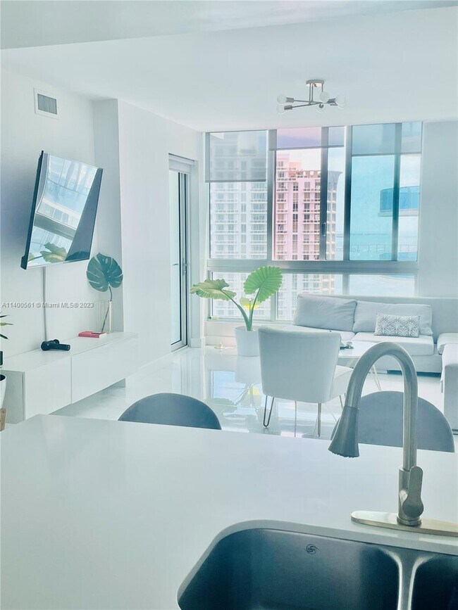 Building Photo - 300 S Biscayne Blvd