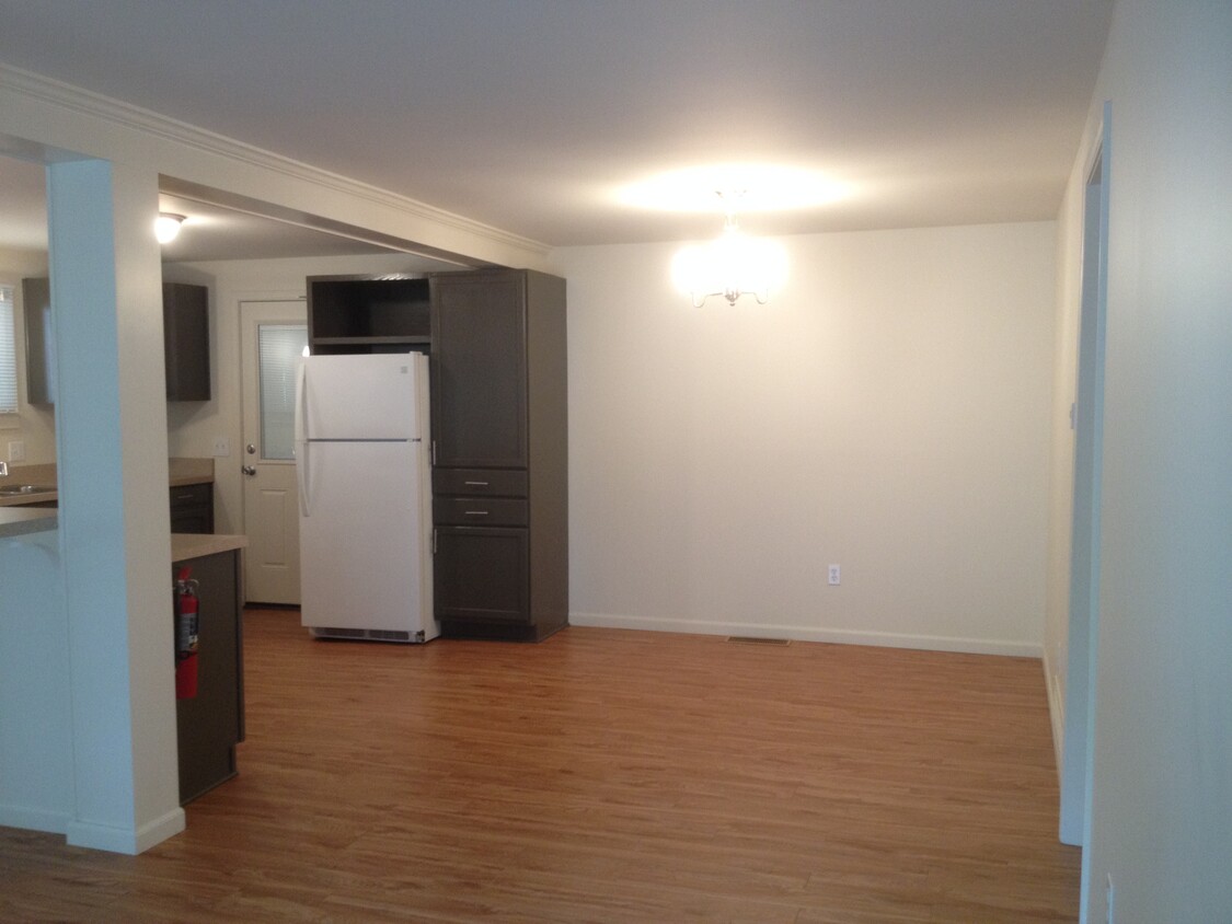 Building Photo - 308 W Upright St