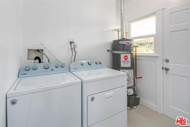 Building Photo - 214 1/2 S Hoover
