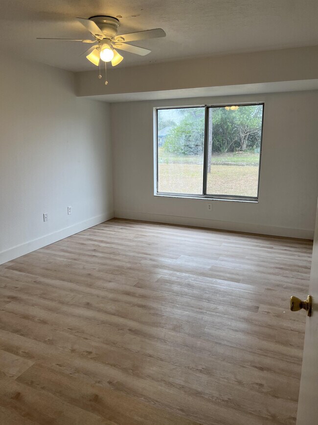 Building Photo - 1199 Riviera Dr NE