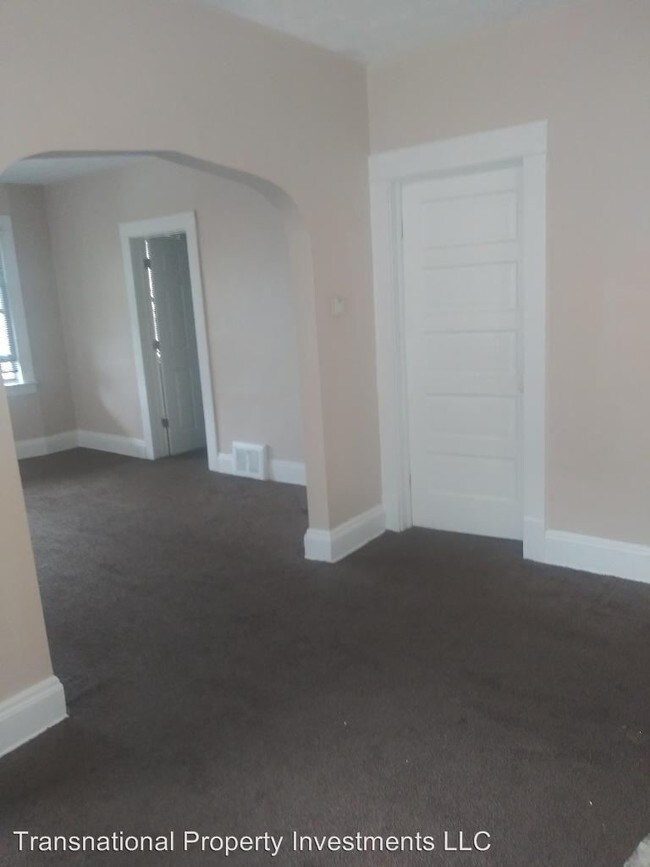 Foto del edificio - 3915 E 71st St