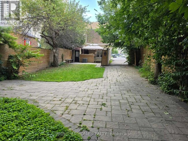 Building Photo - 154 Davisville Ave
