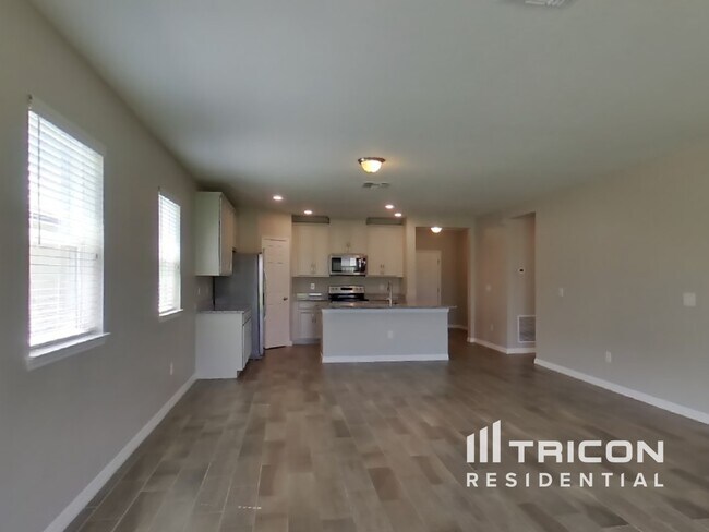 Building Photo - 13439 Palmera Vista Dr