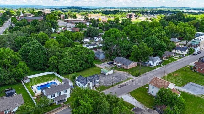 Foto del edificio - 714 E Jefferson St