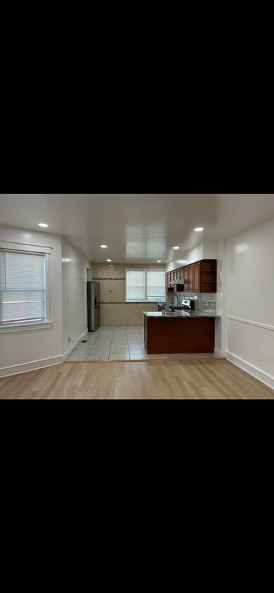 Foto principal - 3234 Fanshawe St