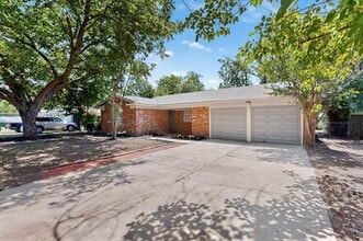 Building Photo - 5908 Emerson Dr