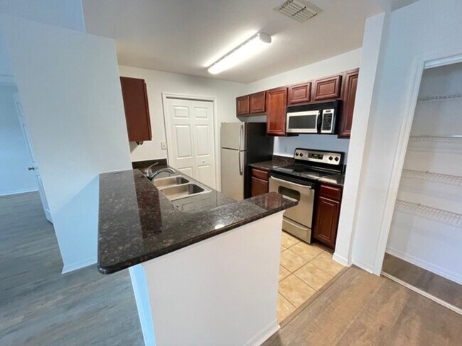Building Photo - ANNUAL RENTAL - CAMDEN COVE- 2 BED - 2 BATH 2ND FLOOR