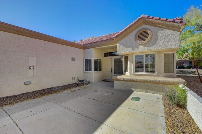 Foto del edificio - 55+ Age Restricted Sun City Summerlin! 2 BED + 2 BATH + 2 CAR GARAGE!