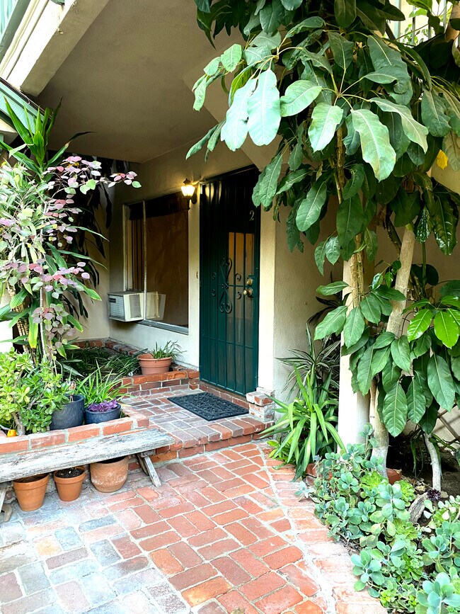 Building Photo - 1807 N Gramercy Pl
