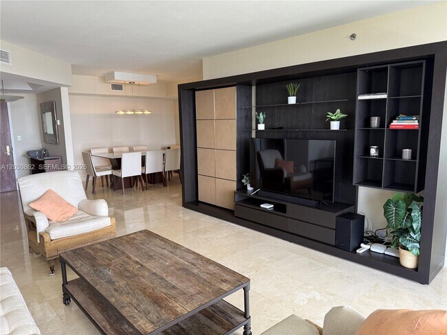 Foto del edificio - 7000 Island Blvd