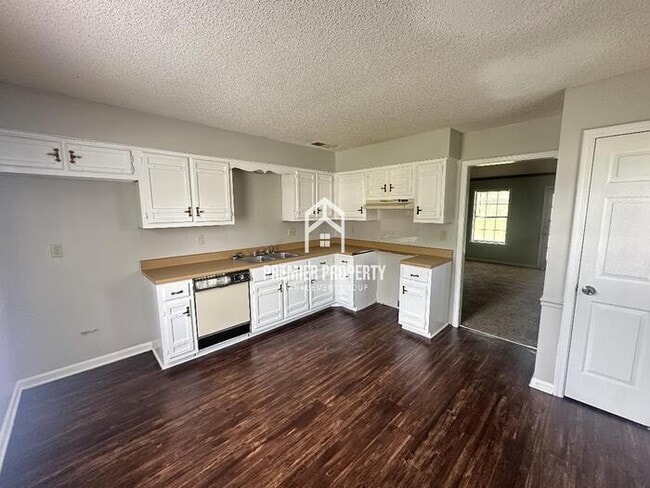 Building Photo - 5953 Valleydale Dr