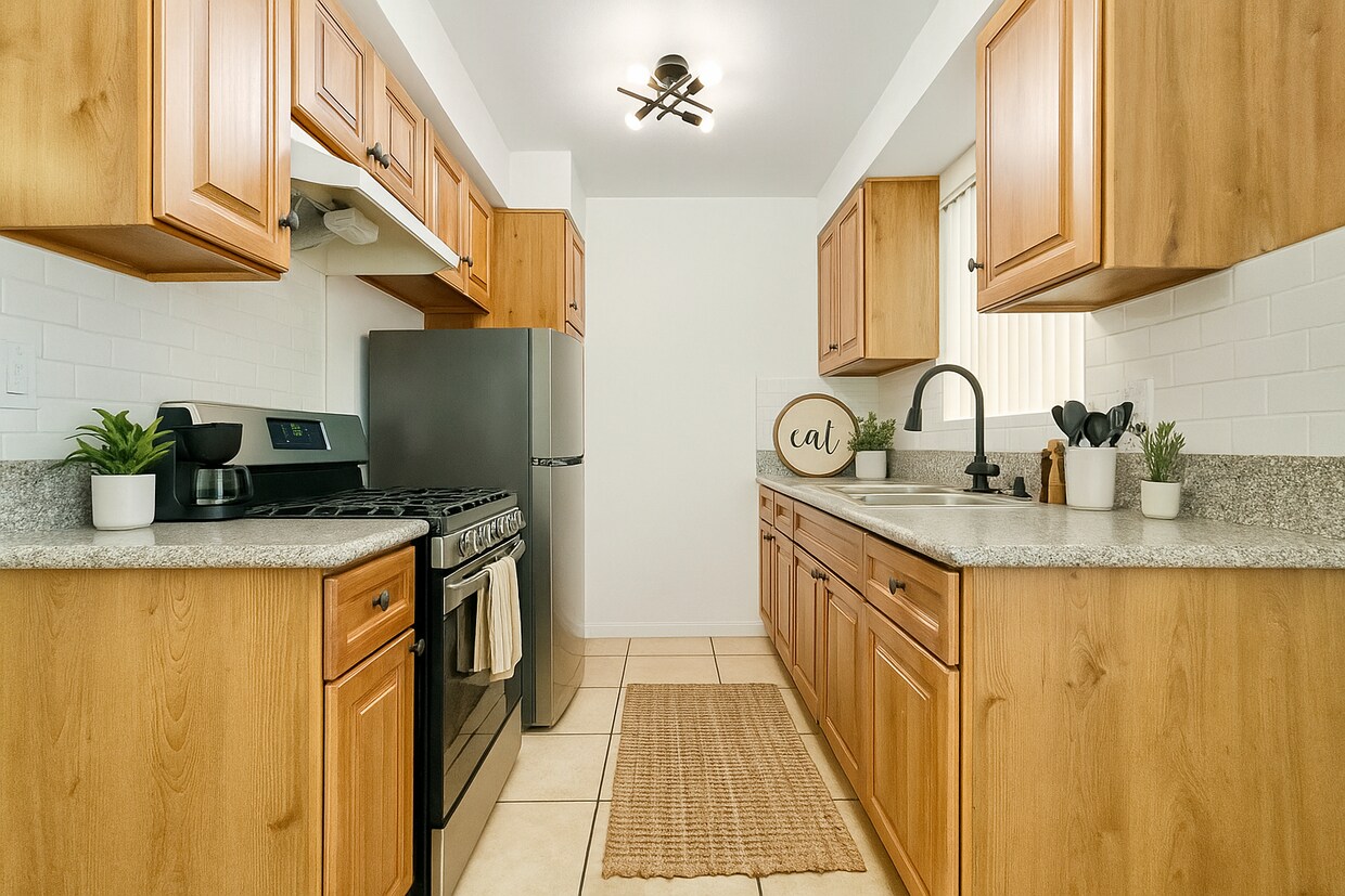 Foto principal - 6561 Fulton Ave