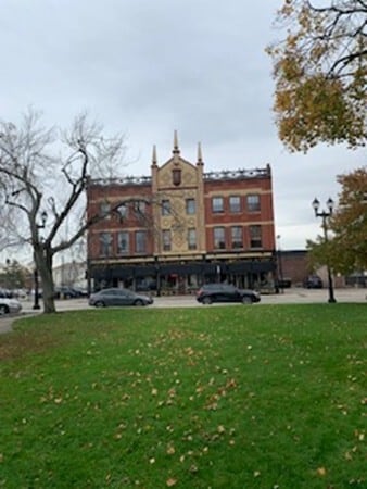 Building Photo - 18 Elm St