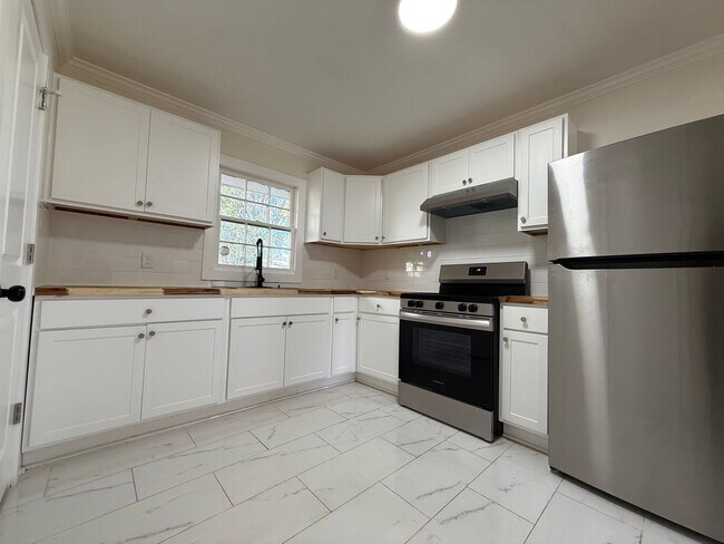 Foto del edificio - Now Leasing — 3 Bedroom Home in a Peaceful Area