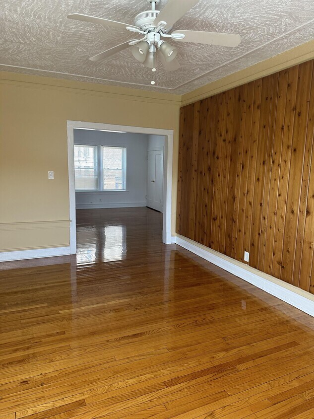 Foto del edificio - 2317 E 70th St