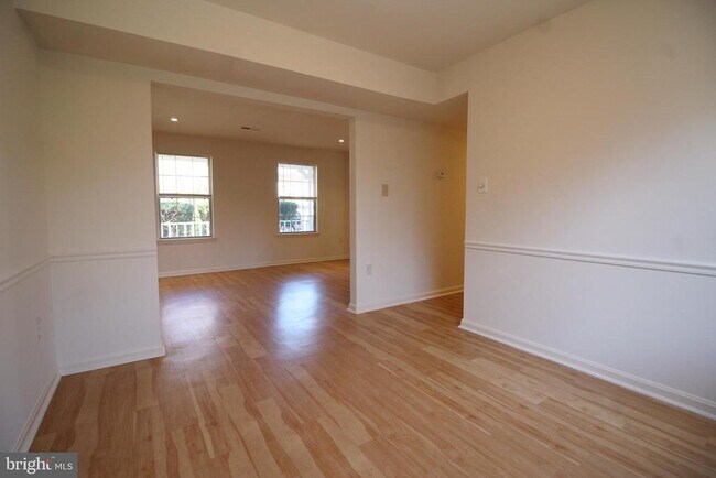 Building Photo - 6069 Ponhill Dr