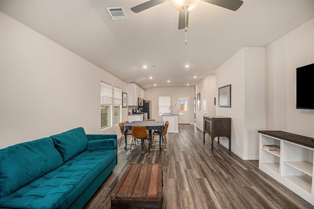 Building Photo - 10517 Big Lagoon Dr