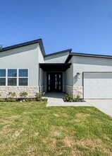 Building Photo - 180 Zion Rd