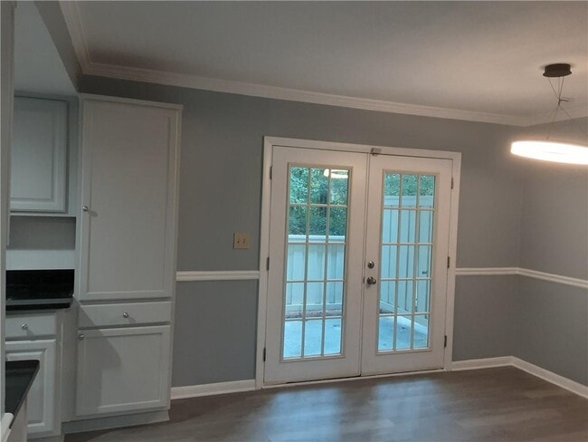 Building Photo - 6900 Roswell Rd