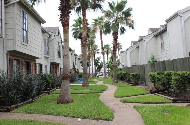 Building Photo - 8714 Victorian Village Dr