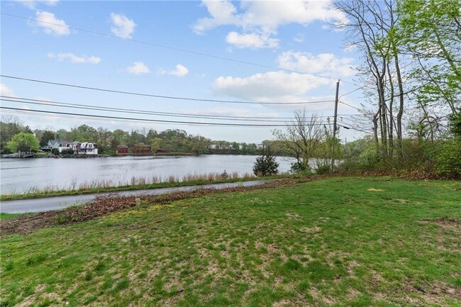 Building Photo - 376 Arnolds Neck Dr