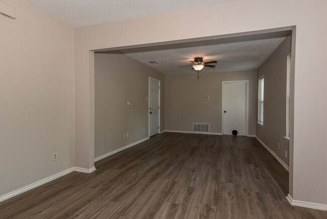 Foto del edificio - 1103 Pecan Ave
