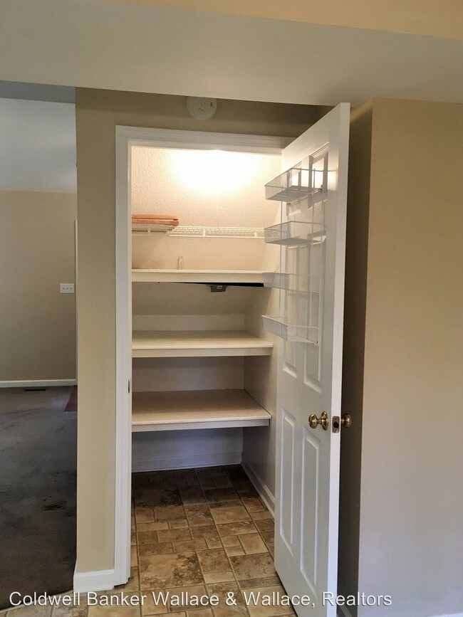 Building Photo - 3 br, 2.5 bath House - 1321 Wenlock Road