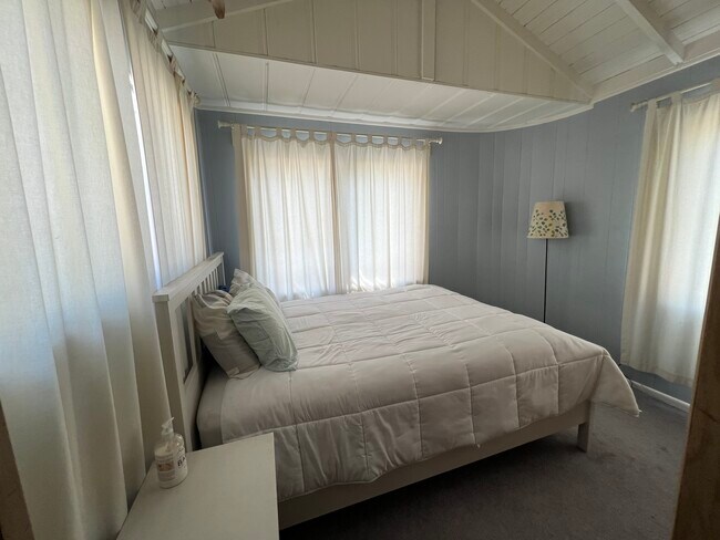 Bedroom - 1547 Livonia Ave