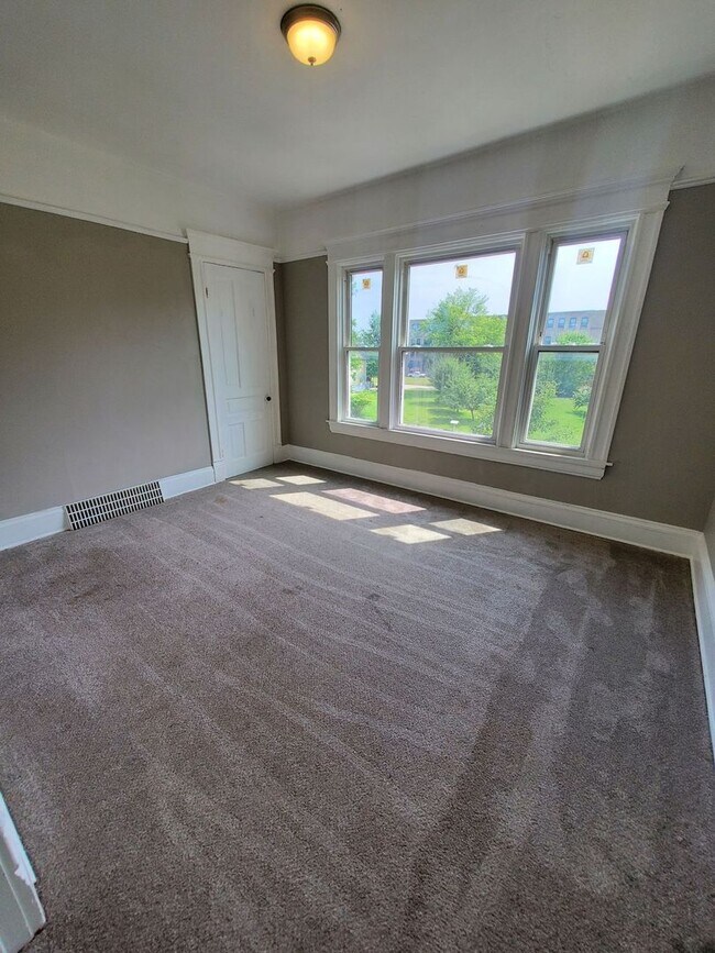 Foto del edificio - 2201-2203 N 32nd St. (Duplex)