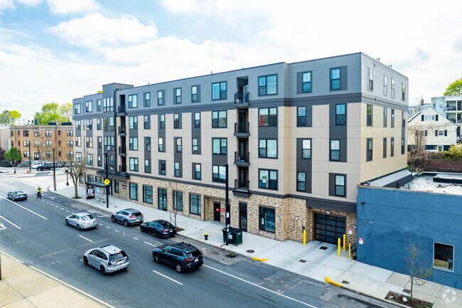 1301 Blue Hill Avenue se encuentra en el submercado Wellington Hill de Boston. - Wellington at 1301