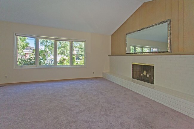 Foto del edificio - 1791 Grace Ave