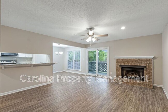 Foto del edificio - 5867 Harris Grove Ln