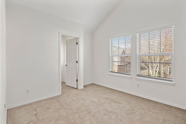 Photo - 1611 SW San Mateo Ter Townhome