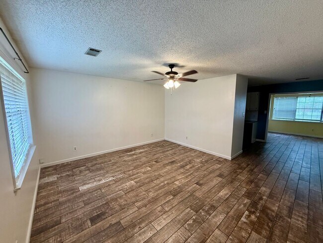 Foto del edificio - 1116 W Nettleton Ave