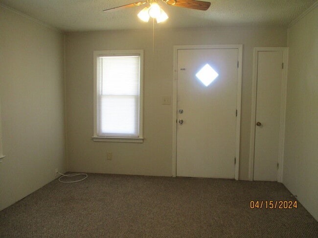 Building Photo - 2702 S Ridge Ave