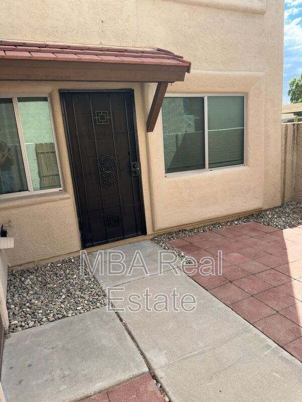 Foto del edificio - 8037 E Glenrosa Ave