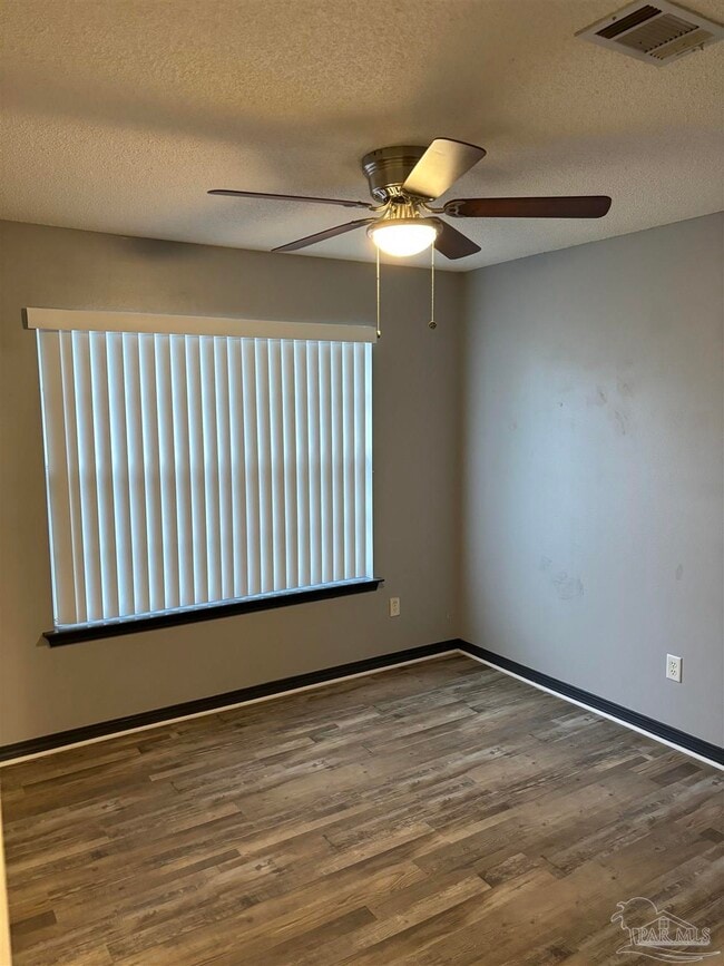 Foto del edificio - 1524 Galvin Ave